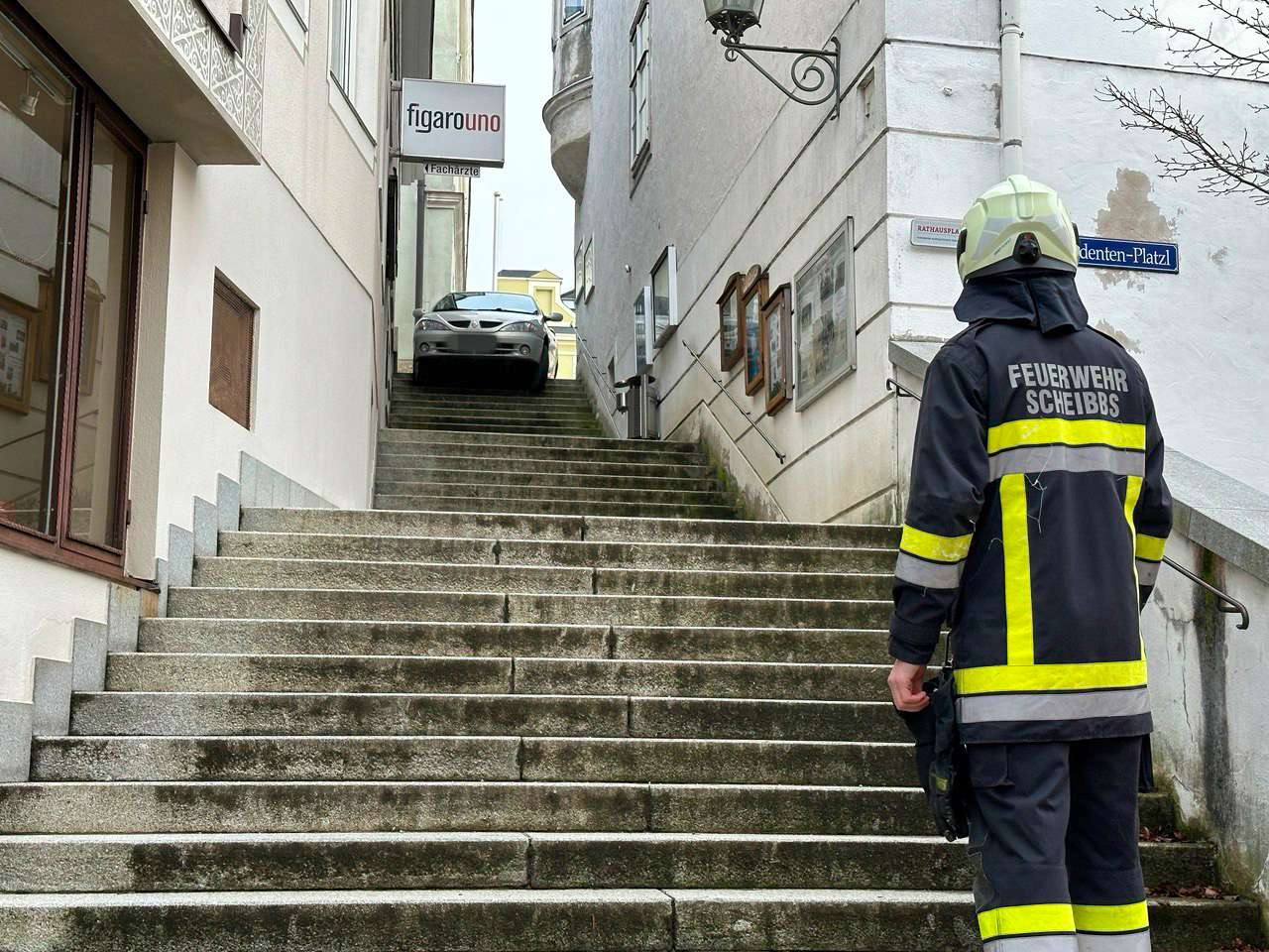 Auto über Rathausstiege