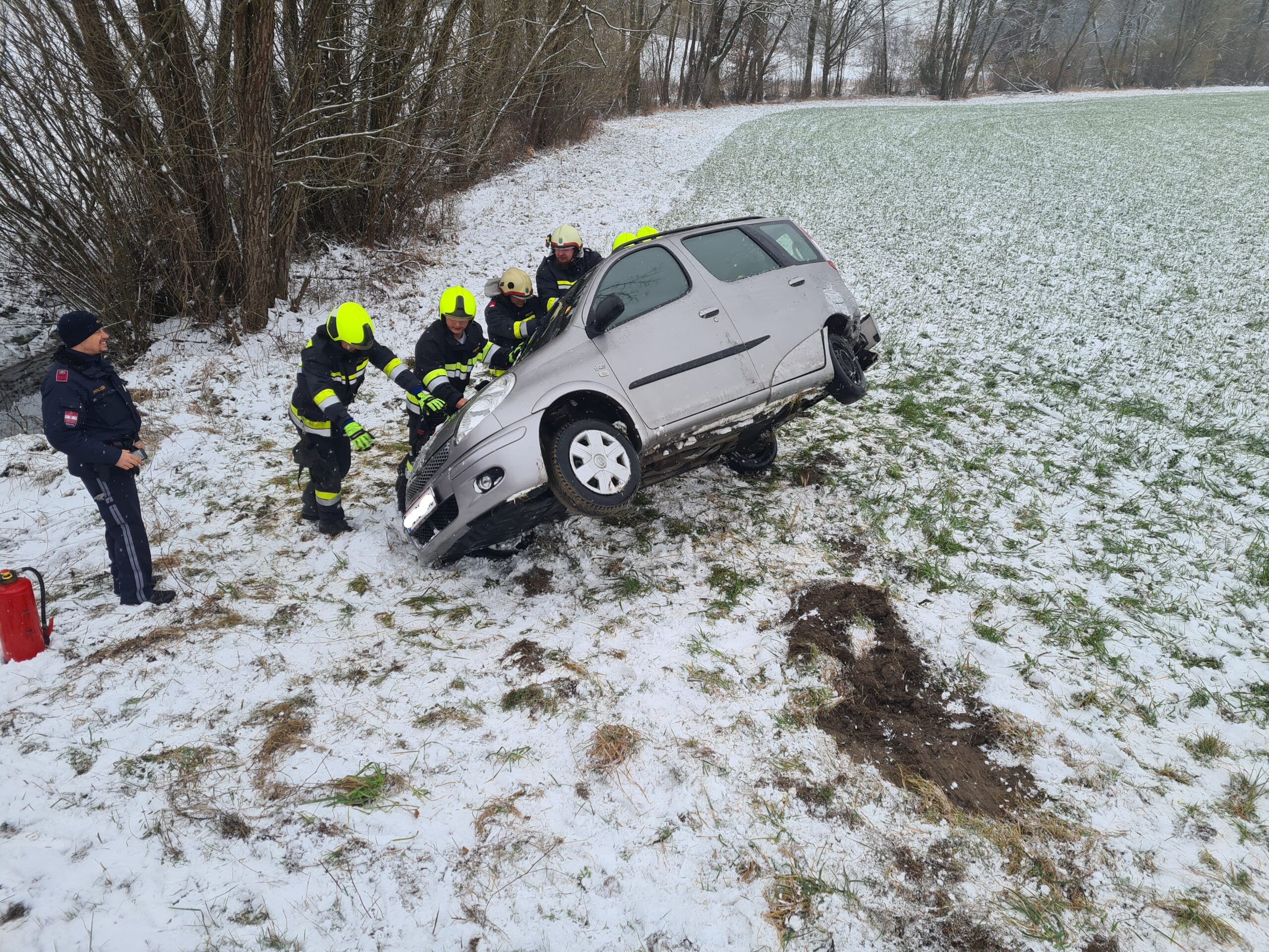 T2 Menschenrettung nach Verkehrsunfall