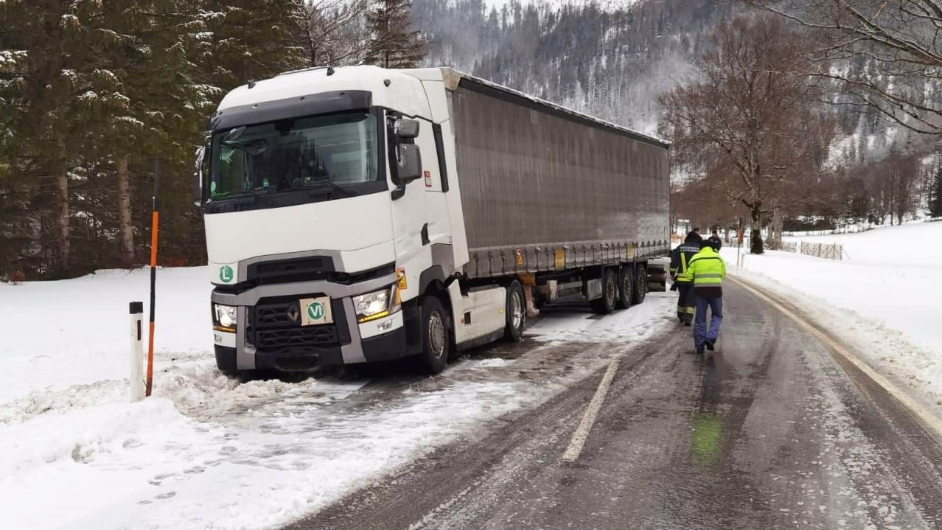 Zwei LKW Bergungen