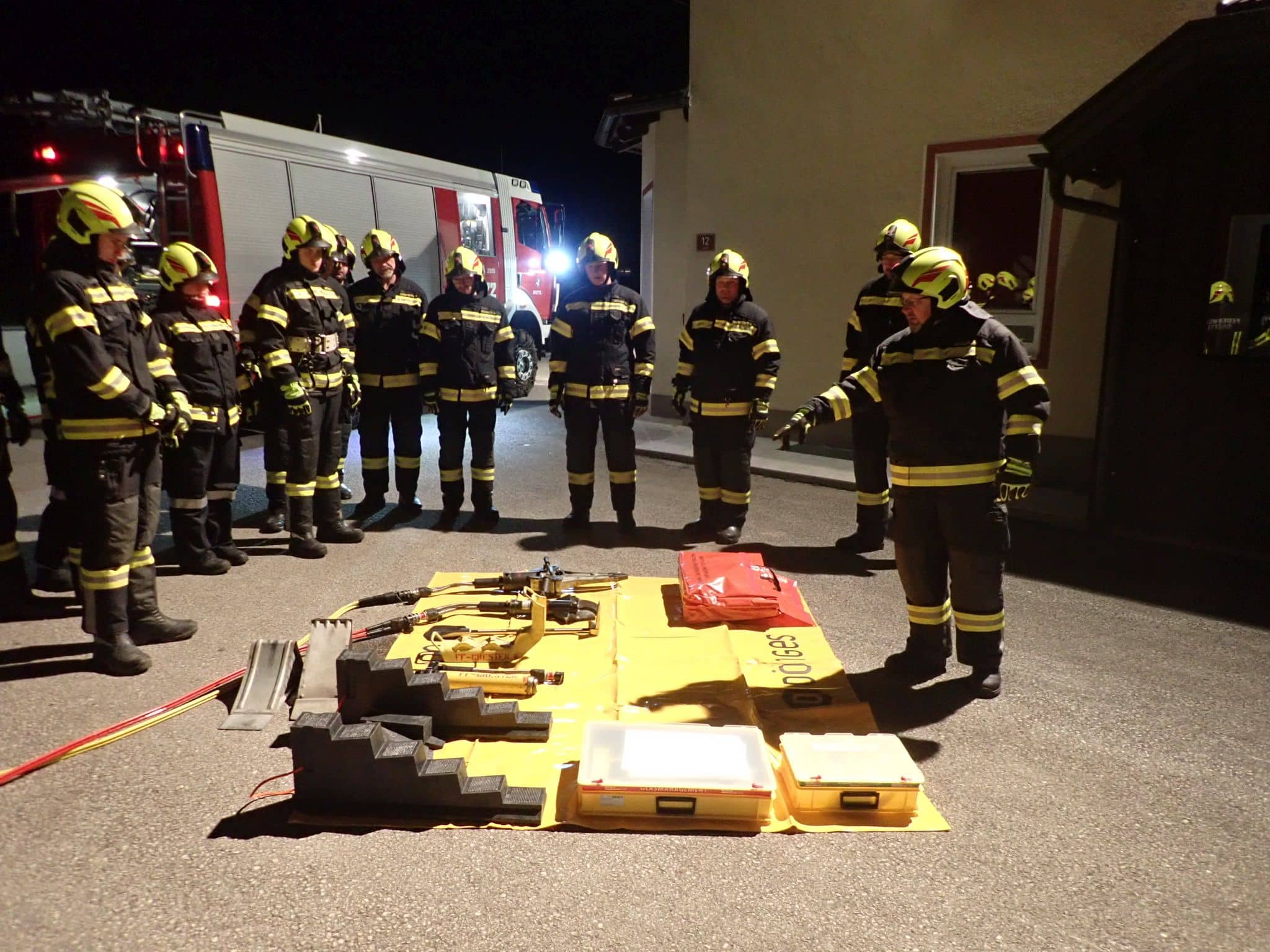 Praktische Übung mit Hydr. Rettungsgerät