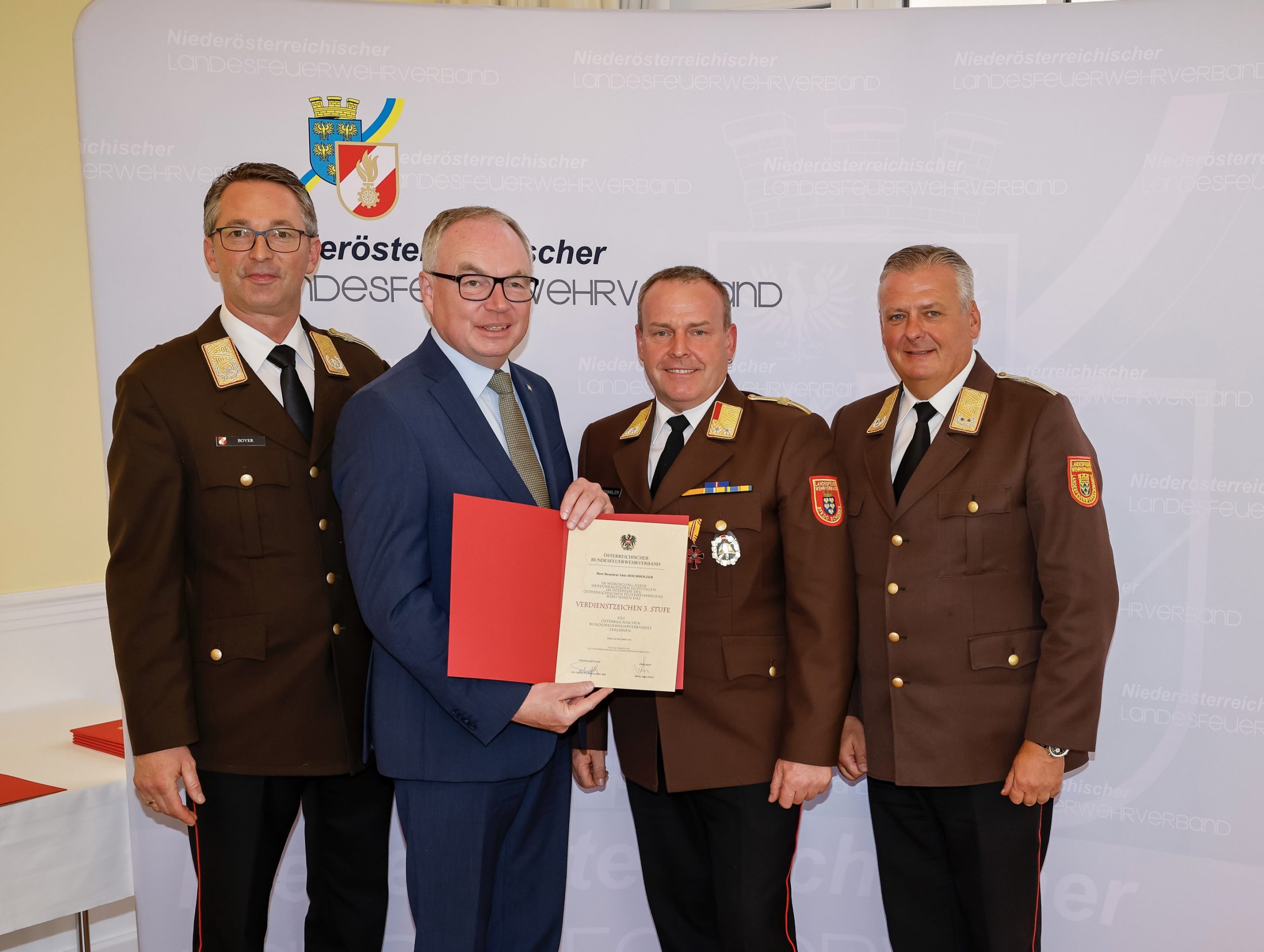 Hohe Auszeichnung für Brandrat Alois Hochholzer