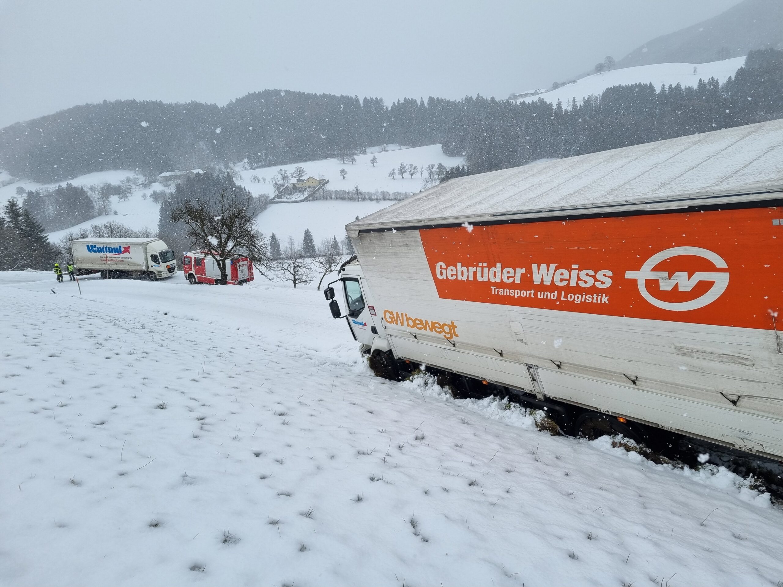 Zwei LKW-Bergungen in kürzester Zeit