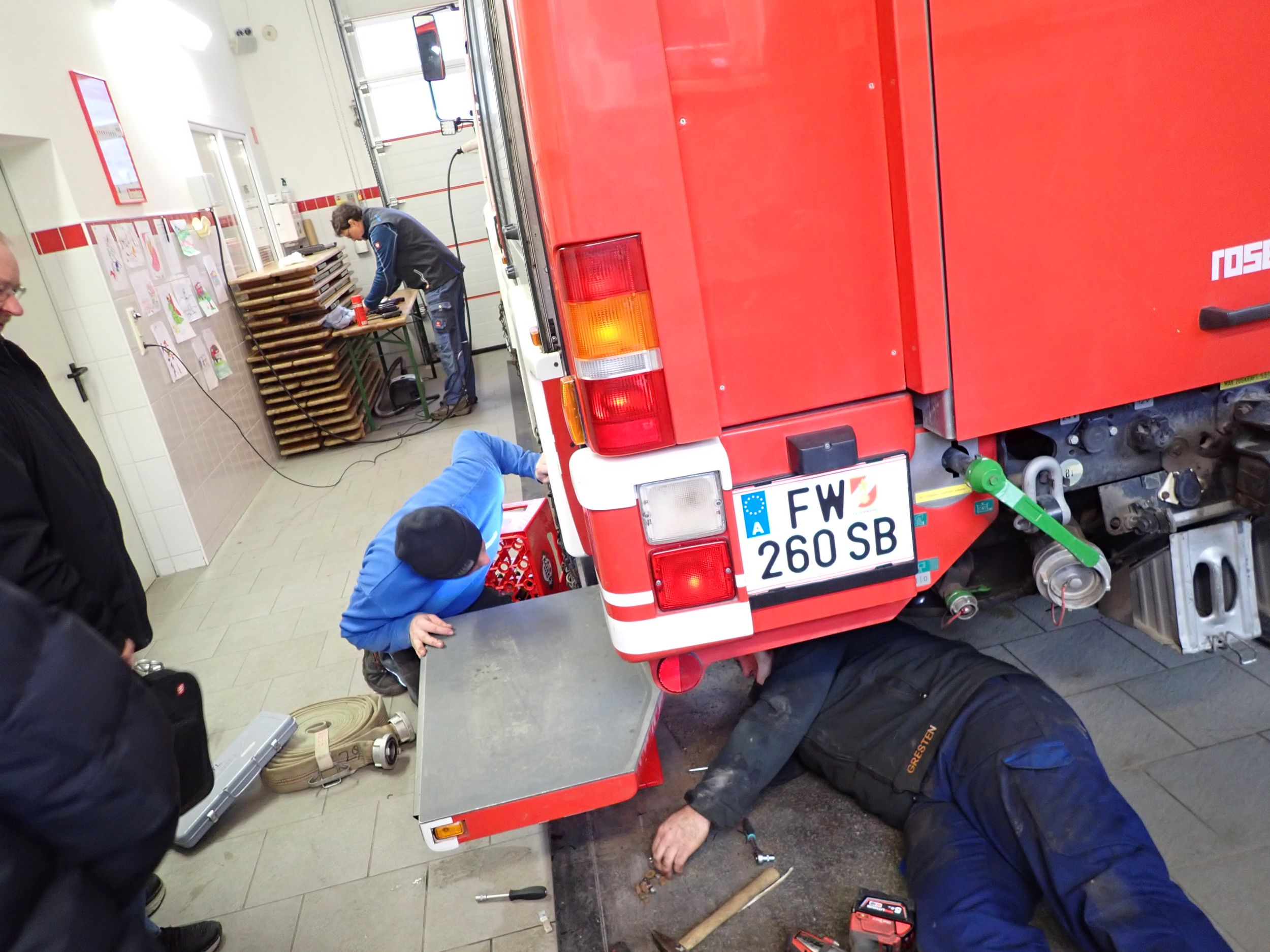 Arbeiten im Feuerwehrhaus