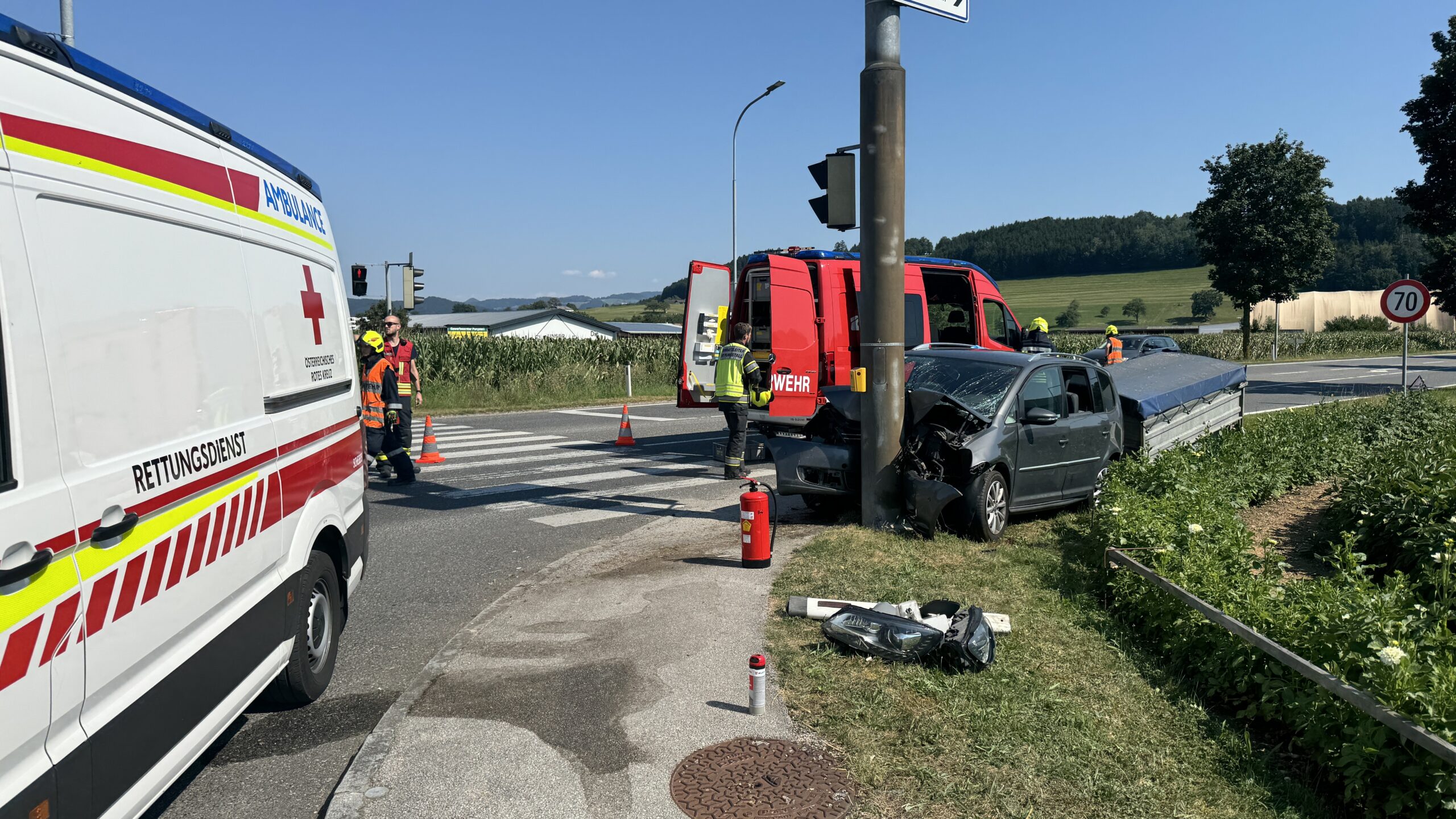 Verkehrsunfall in Purgstall: PKW kollidiert mit Ampelmast