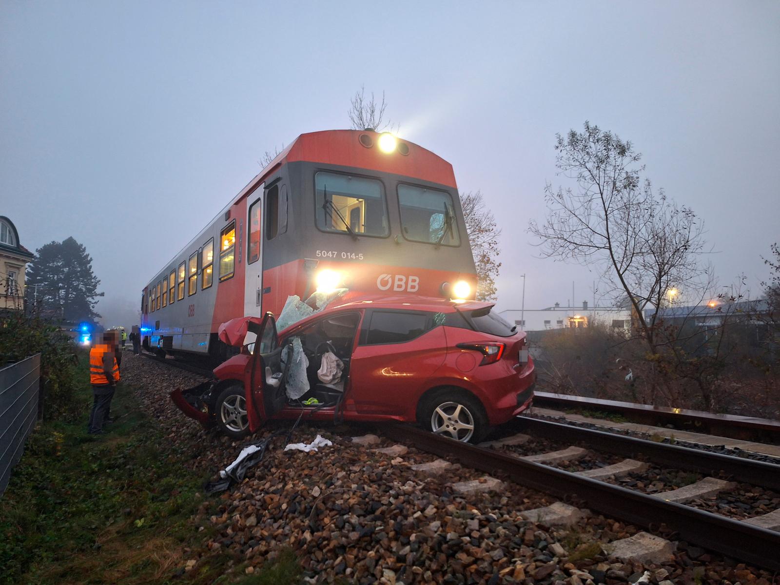 Zug kollidierte mit PKW in Wieselburg