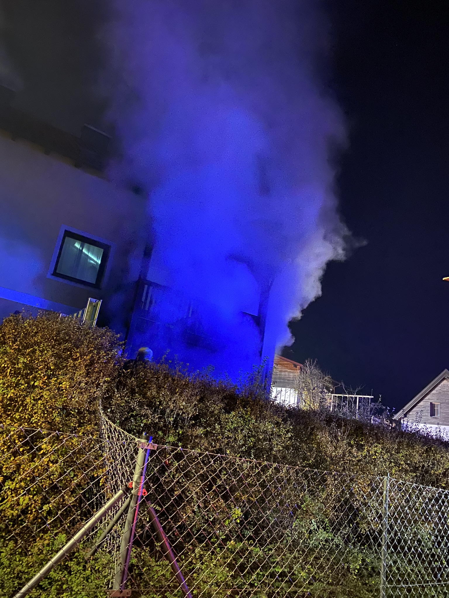 B2 Zimmerbrand mit 2 verletzten Personen