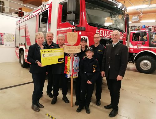 Spende für Feuerwehrjugend
