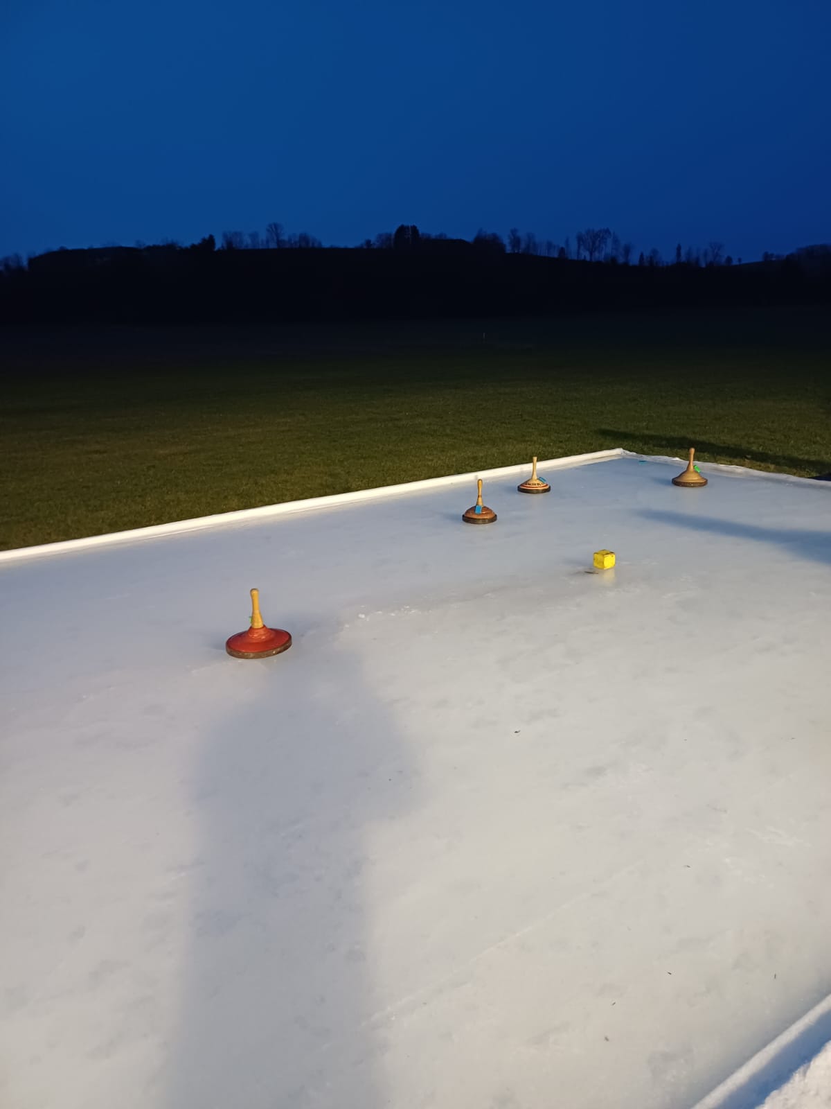 Die Eisstockbahn ist einsatzbereit!