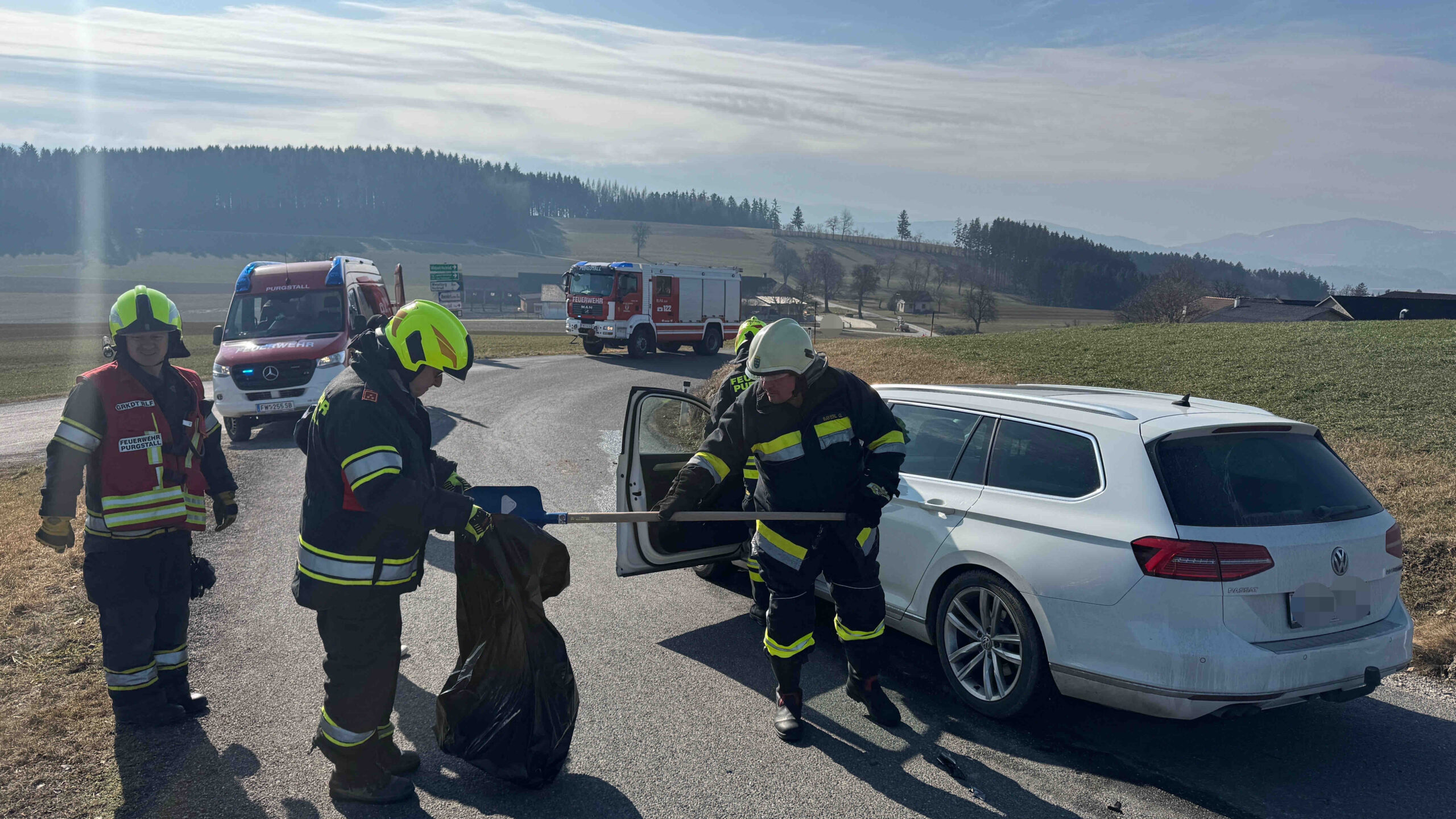 Einsatz für die Feuerwehr Purgstall: Unfall auf der L6142, Traktor gegen PKW