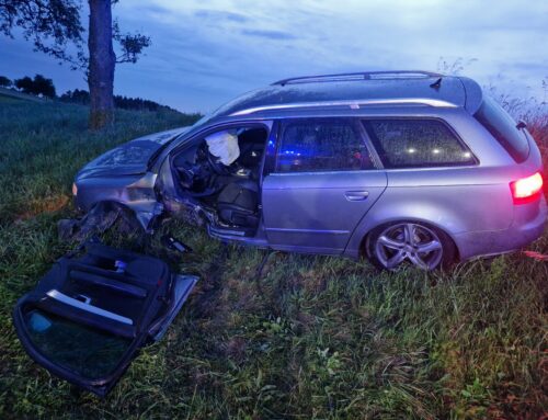 Fahrzeugbergungen nach 2 Verkehrsunfällen für Steinakirchner Feuerwehr
