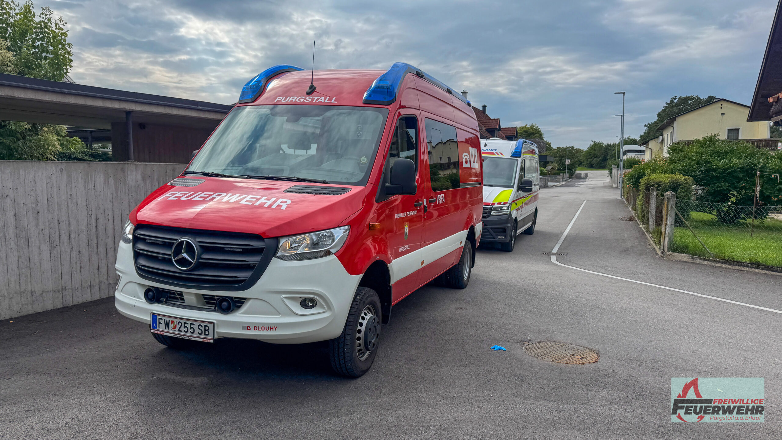 Medizinischer Notfall in der Erlaufschlucht: Feuerwehr Purgstall unterstützt Rettungskräfte bei anspruchsvollem Einsatz