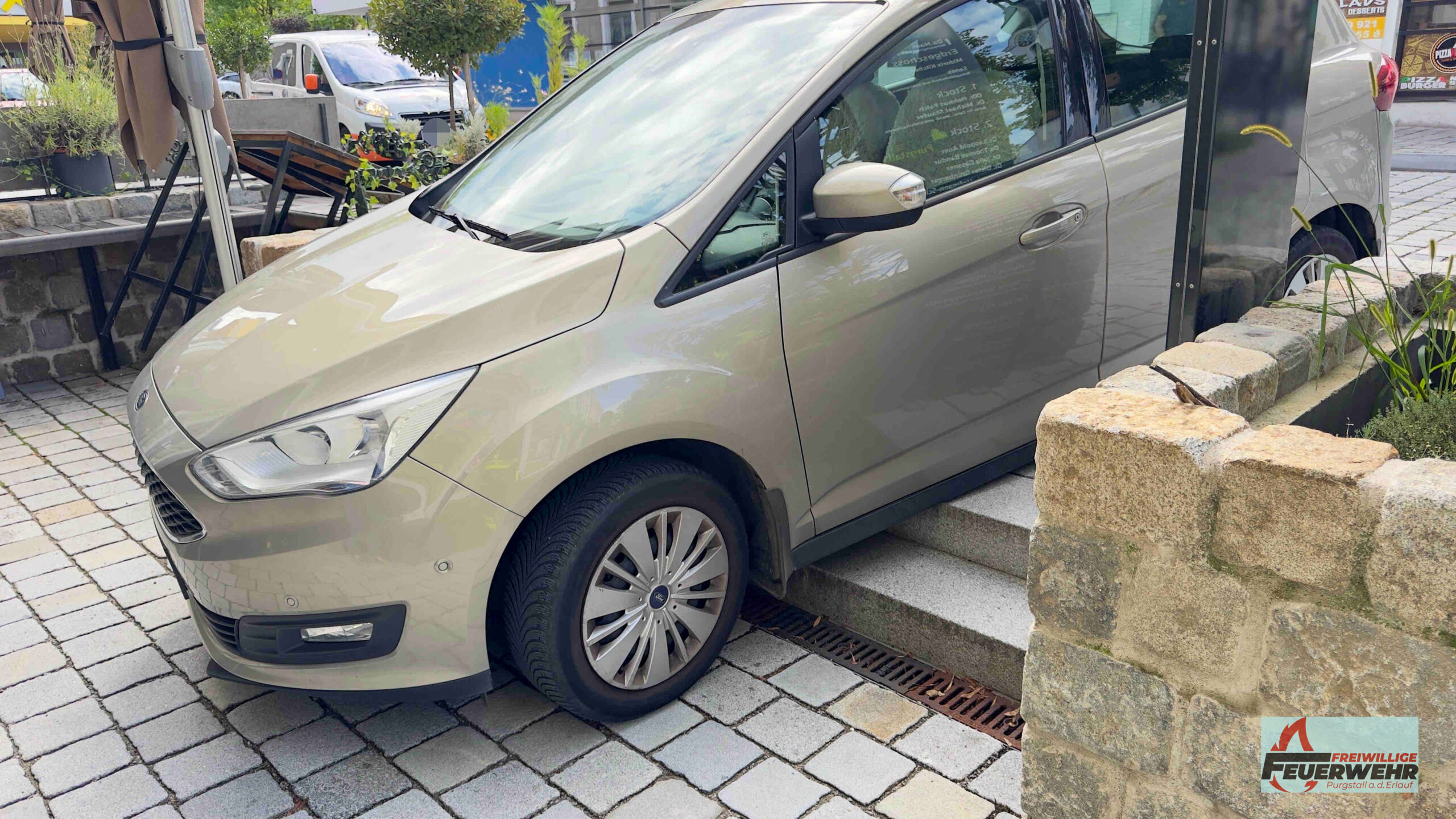 Fahrzeugbergung am Platz in Purgstall