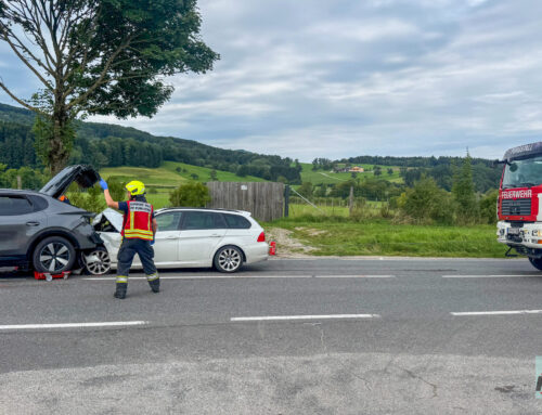 Verkehrsunfall auf der B25 bei Zehnbach