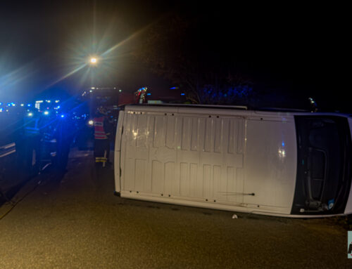 Verkehrsunfall mit Menschenrettung auf der L6142 Hochrießerstraße