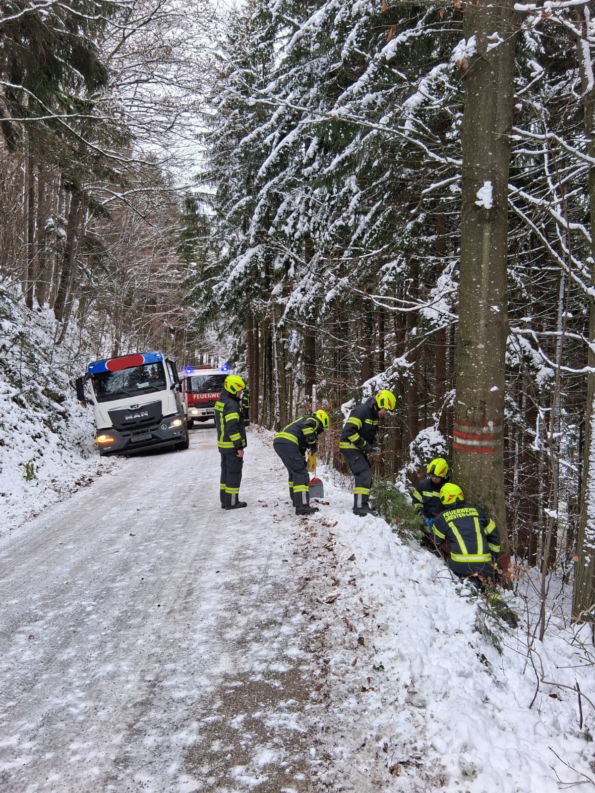 WhatsApp Image 2025-11-29 at 12.00.32 (1)