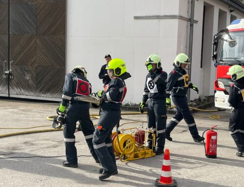 Erfolgreiche Ausbildungsprüfung „Technischer Einsatz“