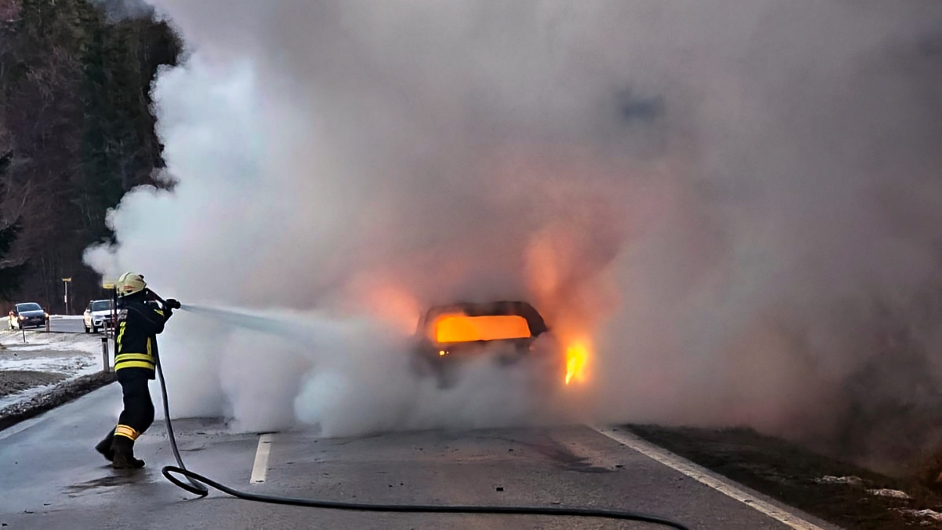Fahrzeugbrand auf der B71