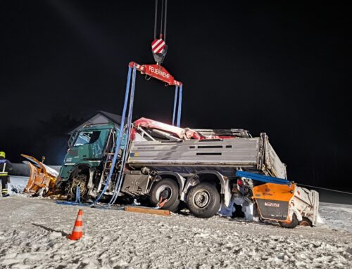 Nach Schneefall folgten zwei Fahrzeugbergungen für die Kameraden der FF Zarnsdorf