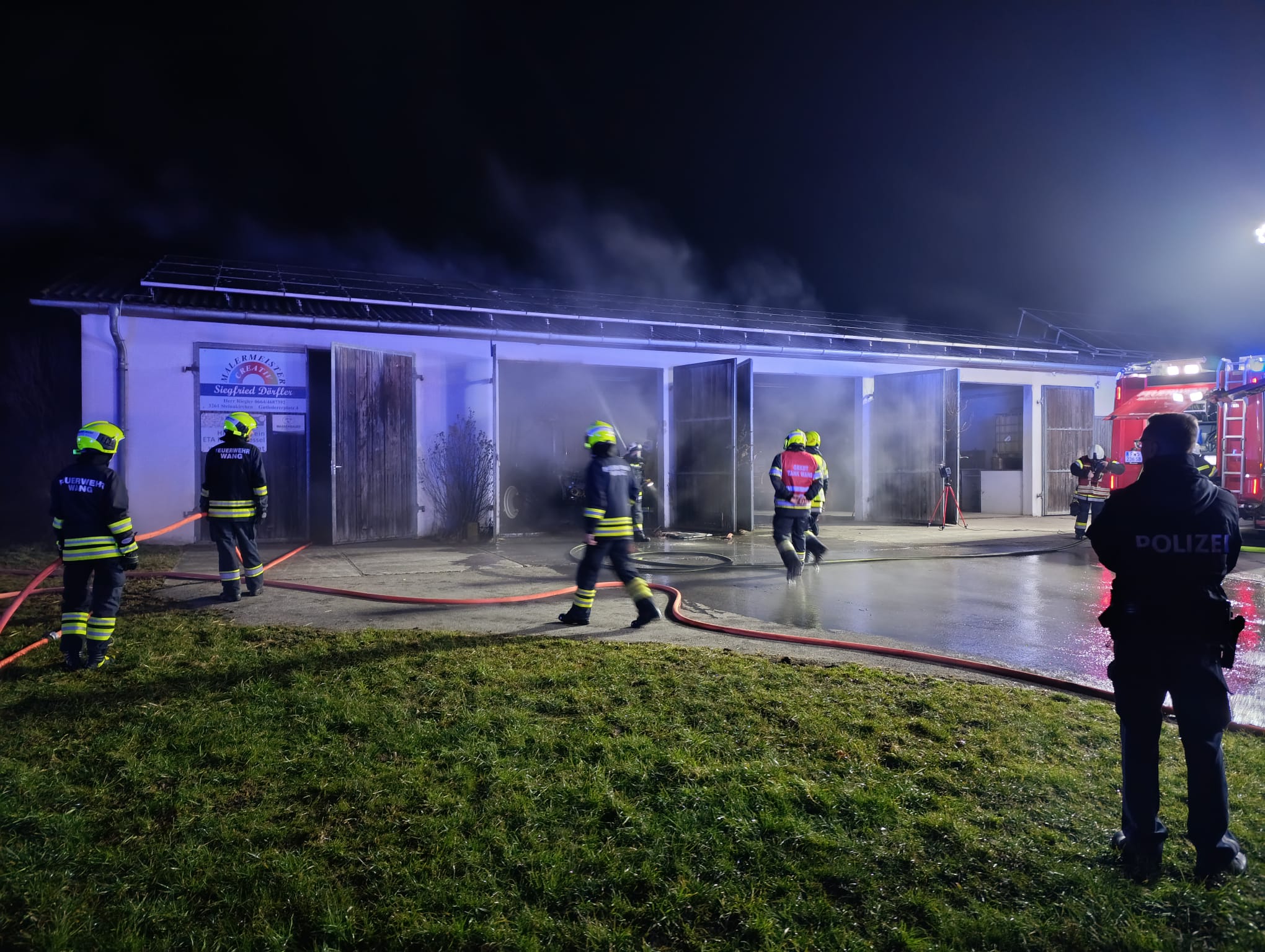 Traktorbrand in landwirtschaftlicher Fahrzeughalle