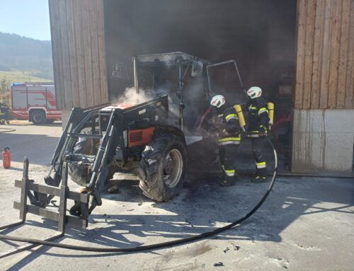 Erneuter Traktorbrand bei einer Lagerhalle in Steinakirchen