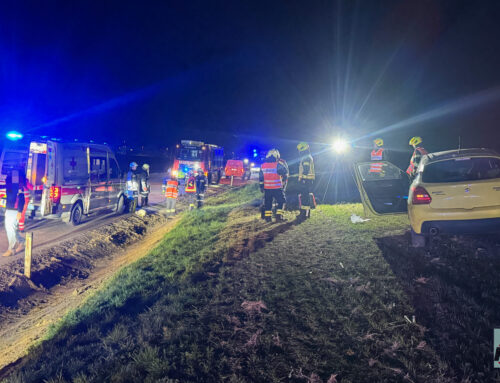 Verkehrsunfall mit Menschenrettung auf der Feichsenstraße