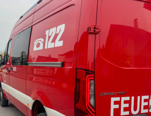 Türöffnung für Polizei und Rettung durch die Feuerwehr Purgstall