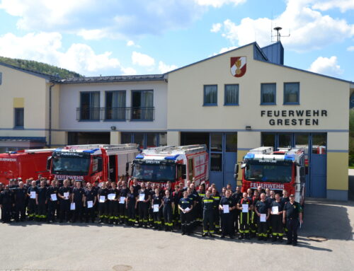 Weiße Fahne bei Ausbildungsprüfung Atemschutz in Gresten