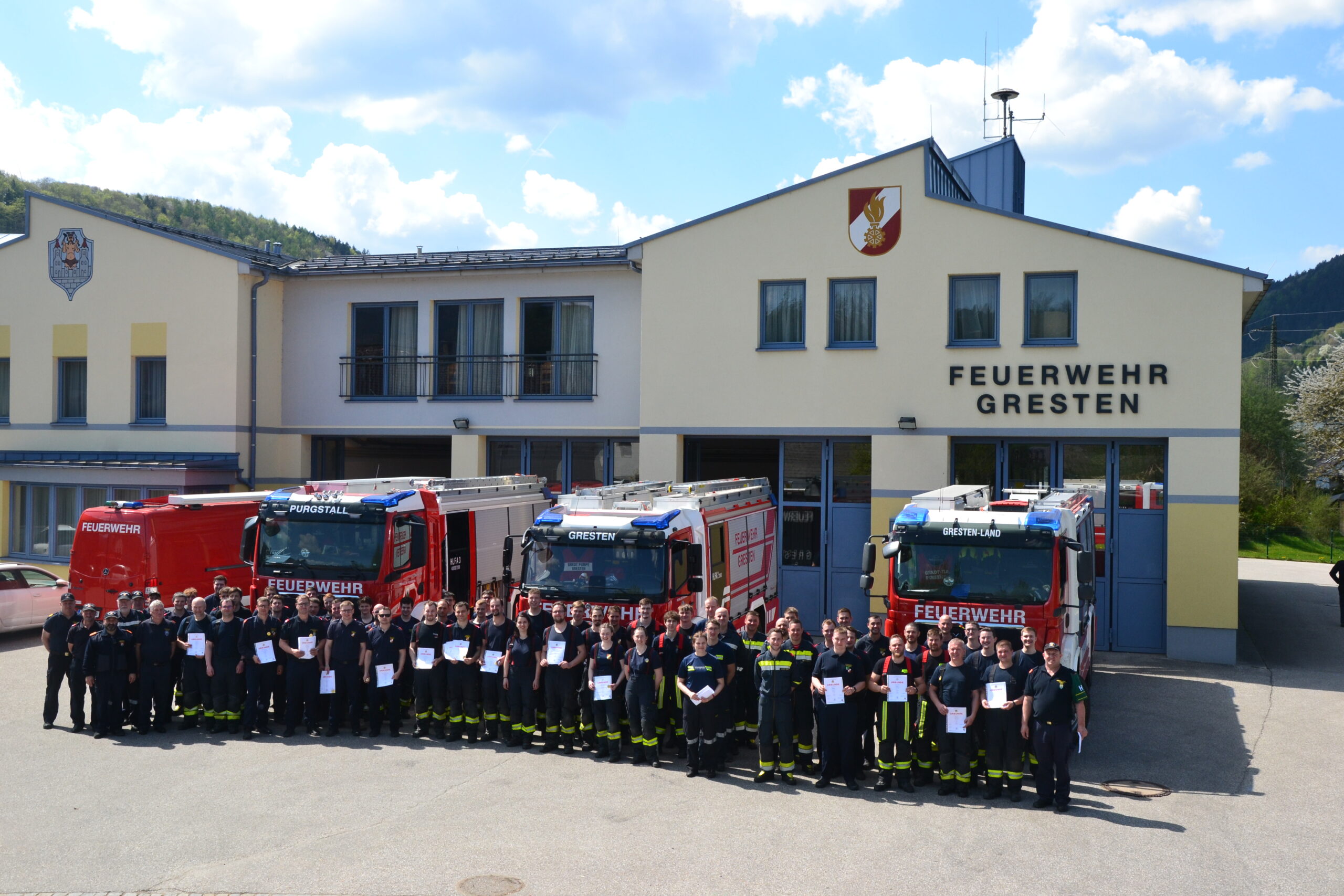 Weiße Fahne bei Ausbildungsprüfung Atemschutz in Gresten