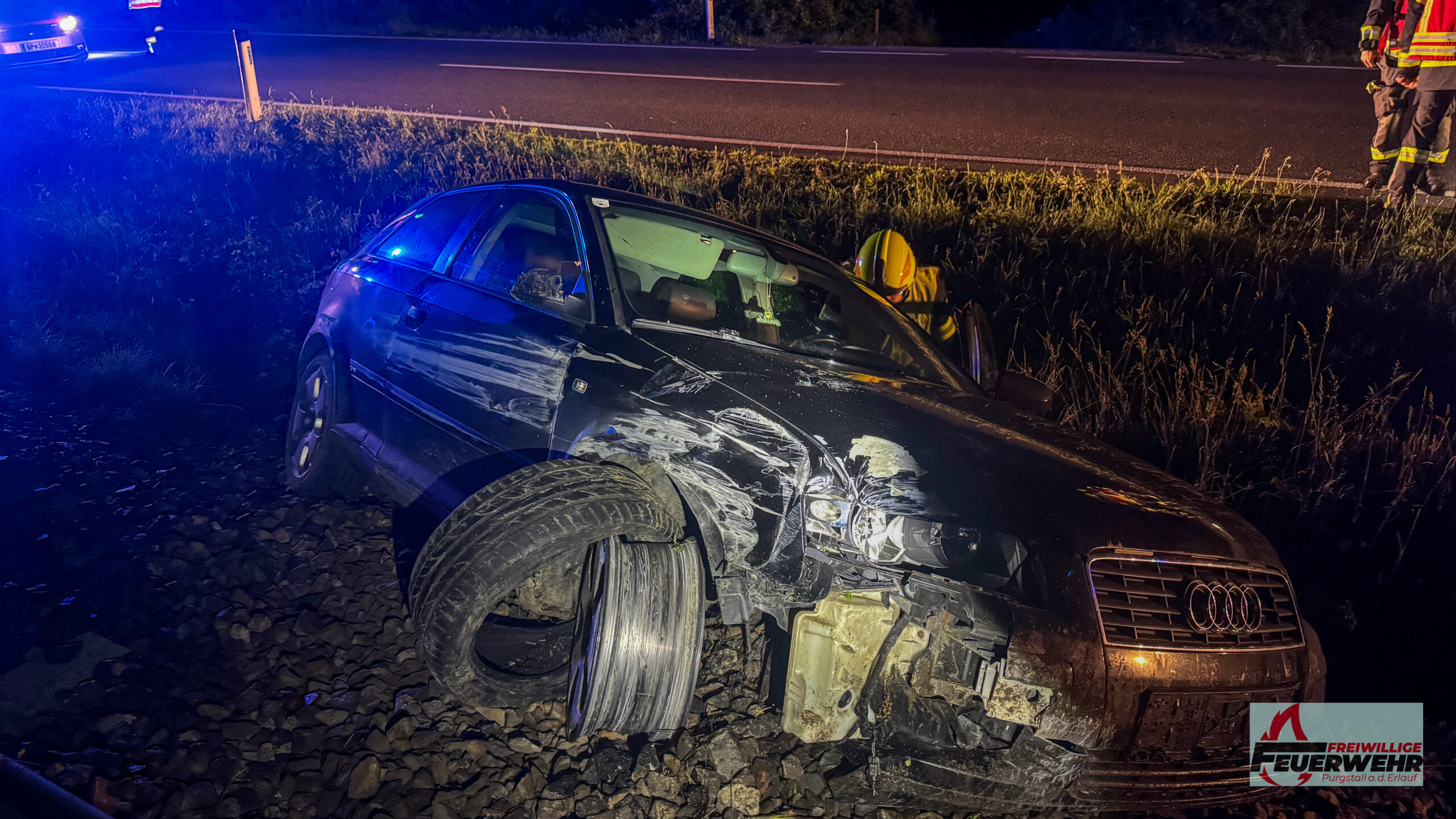 Feuerwehr-Einsatz in Schauboden: Fahrzeug von Fahrbahn abgekommen