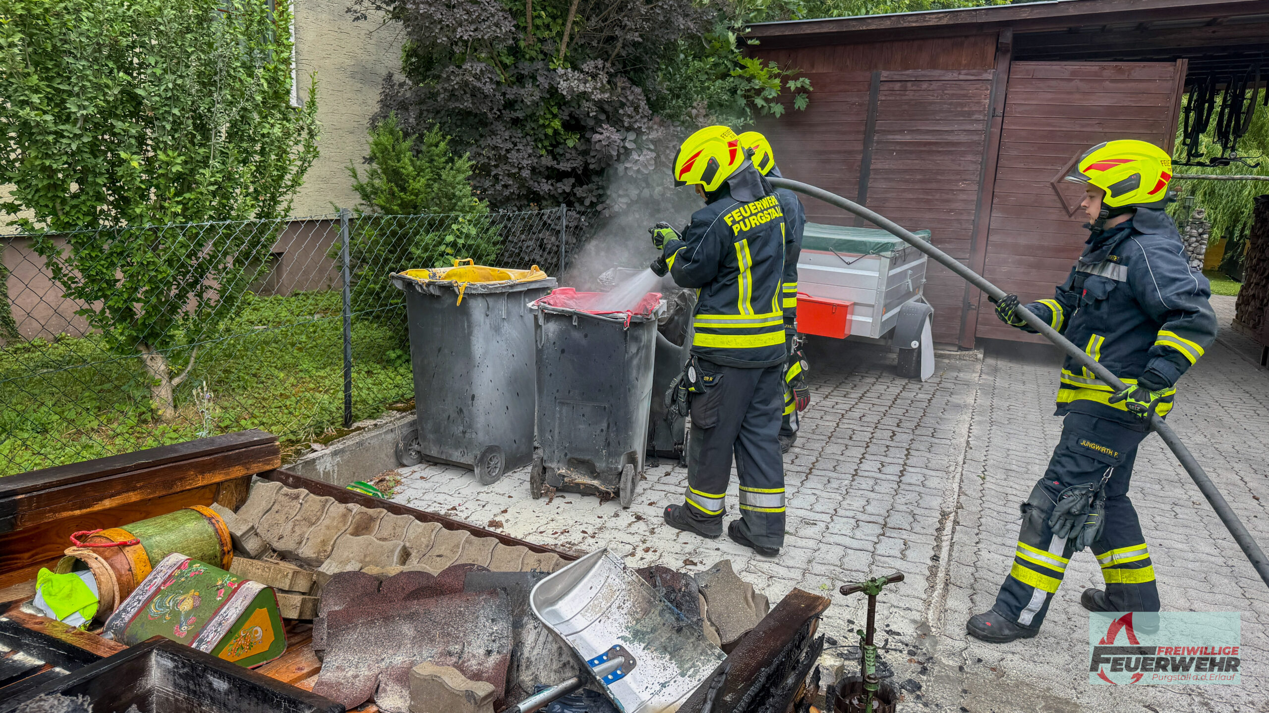 Brand einer Gartenhütte rasch unter Kontrolle