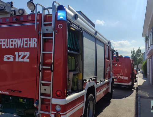 Feuerwehr Purgstall nach Betriebsmittelaustritt auf der Kirchenstraße im Einsatz