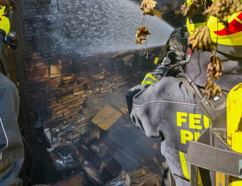 Brandeinsatz in der Busatisstraße: Rasches Eingreifen verhindert Brandausbreitung auf Gebäude