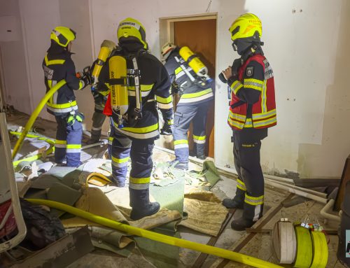 Einsatzübung im Markt: Drei Feuerwehren probten Ernstfall in Purgstall